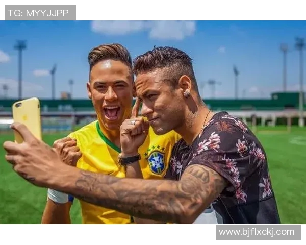 纹身美女足球明星的魅力与实力交织展现运动与艺术的完美结合 纹身美女足球明星的魅力与实力交织展现运动与艺术的完美结合