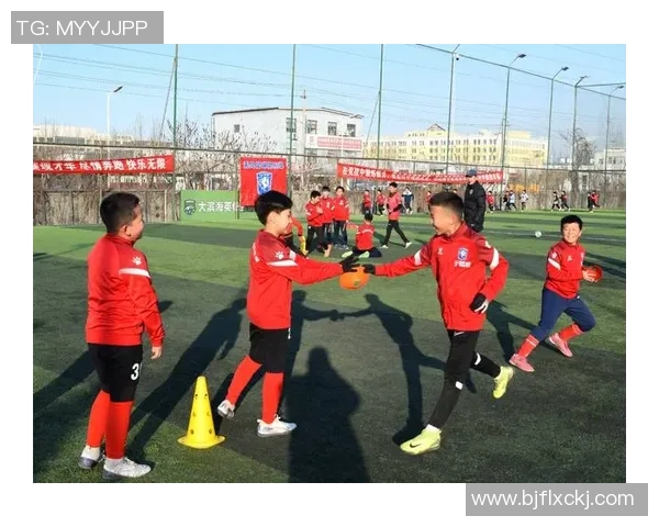 智超足球引领未来足球新潮流助力青少年全面发展与竞技提升 智超足球引领未来足球新潮流助力青少年全面发展与竞技提升