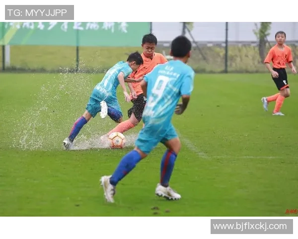 河里足球:探索水上运动的新风潮与青少年成长的无限可能 河里足球:探索水上运动的新风潮与青少年成长的无限可能